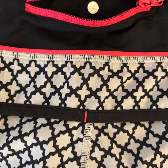 Lululemon Speed Shorts (Size 4) Dk Grey / Lt Grey Geometric Pattern Vintage EUC - Picture 3 of 3